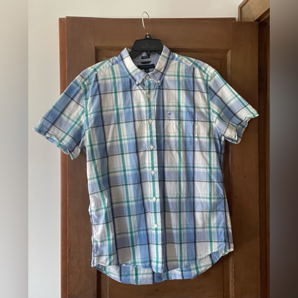 Tommy Hilfigire - plaid, button down
